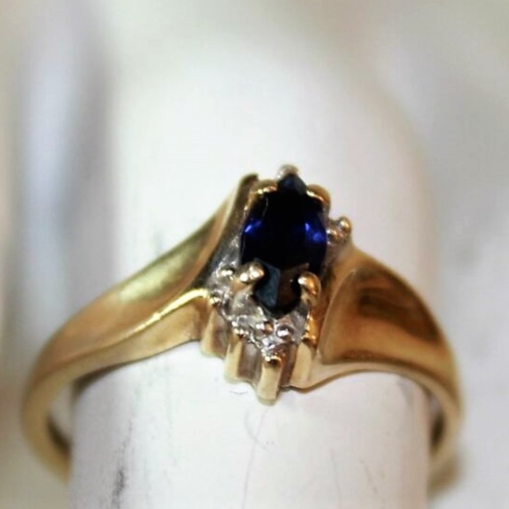 UTR 10K Yellow Gold Blue Marquise Sapphire Diamond Ring Size 6.75